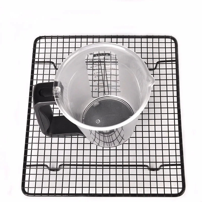 Electronic measuring cup