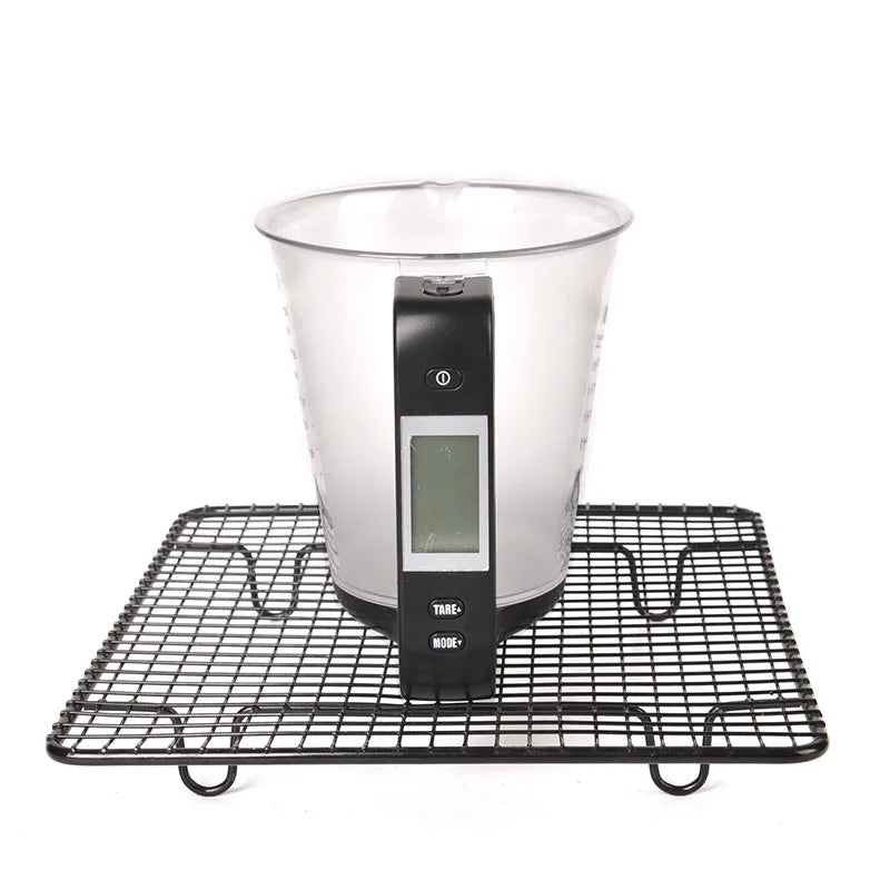Electronic measuring cup